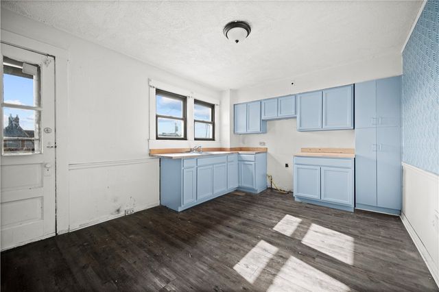 534 Howard st, E Pittsburgh, PA 15112