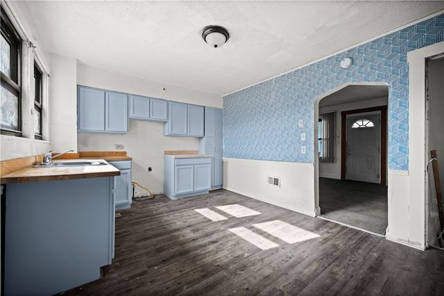 534 Howard st, E Pittsburgh, PA 15112