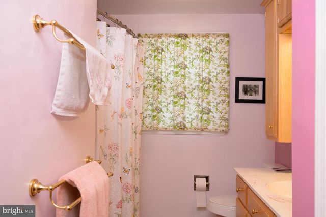 47 WEAVERTOWN LN, Douglassville, PA 19518