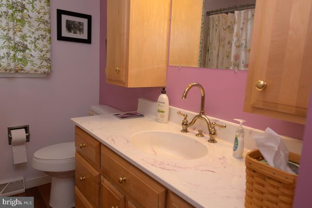 47 WEAVERTOWN LN, Douglassville, PA 19518