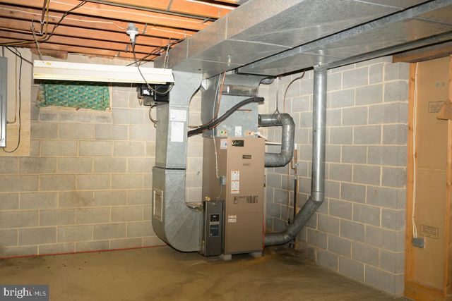 47 WEAVERTOWN LN, Douglassville, PA 19518