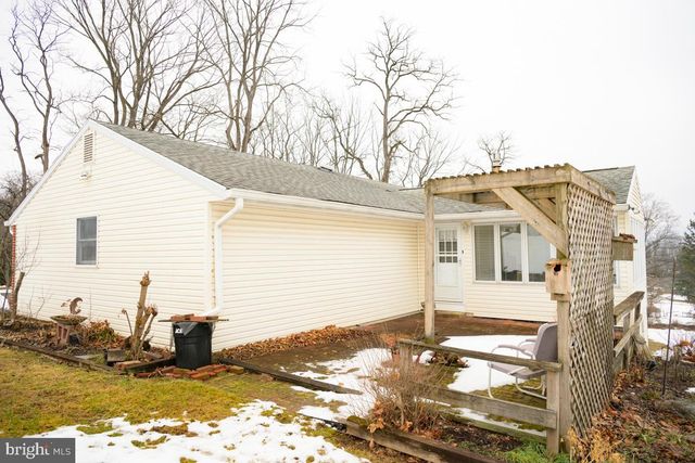 47 WEAVERTOWN LN, Douglassville, PA 19518