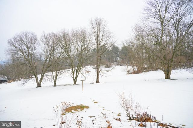 47 WEAVERTOWN LN, Douglassville, PA 19518