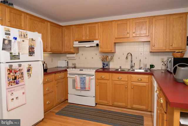 47 WEAVERTOWN LN, Douglassville, PA 19518