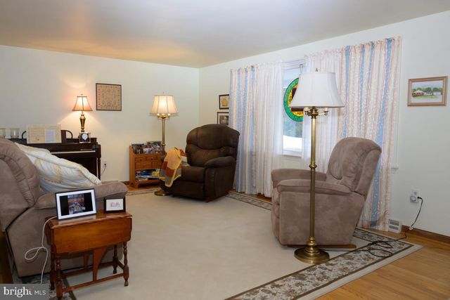 47 WEAVERTOWN LN, Douglassville, PA 19518