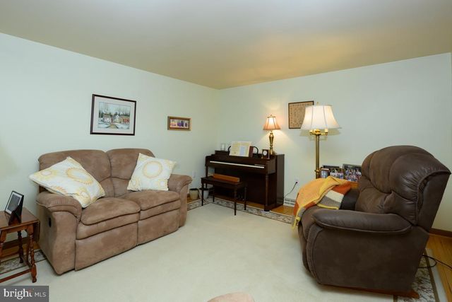 47 WEAVERTOWN LN, Douglassville, PA 19518