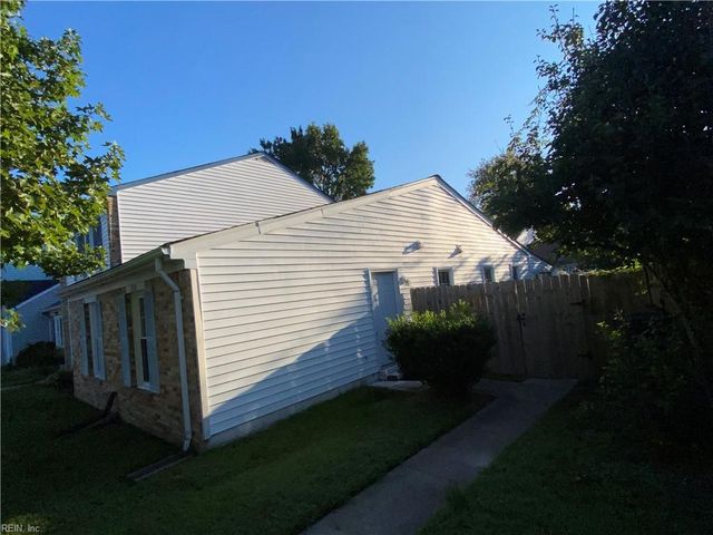 702 Brook Meadow CT, Virginia Beach, VA 23462