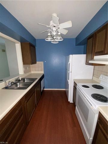 702 Brook Meadow CT, Virginia Beach, VA 23462