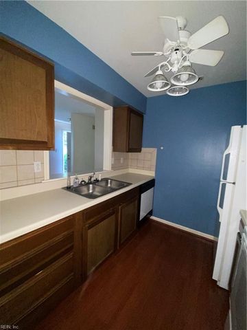 702 Brook Meadow CT, Virginia Beach, VA 23462