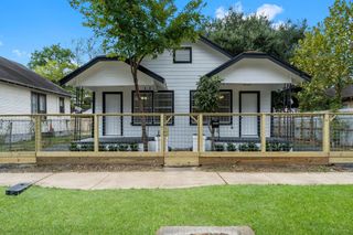 1615 1/2 Mckee Street, Houston, TX 77009