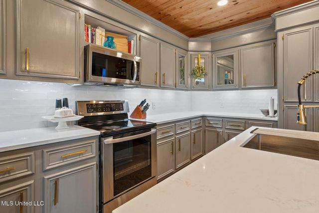 819 W Deerfield Drive, Canton, MS 39046