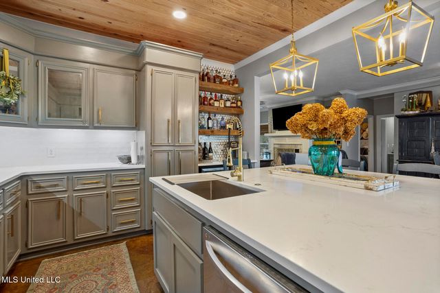 819 W Deerfield Drive, Canton, MS 39046