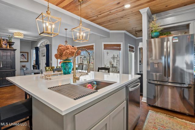 819 W Deerfield Drive, Canton, MS 39046