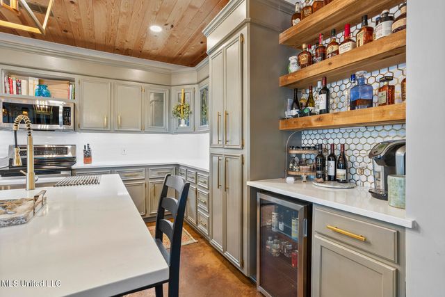 819 W Deerfield Drive, Canton, MS 39046