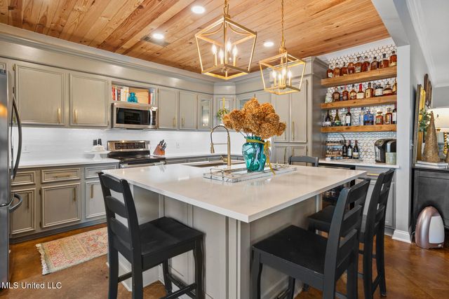 819 W Deerfield Drive, Canton, MS 39046