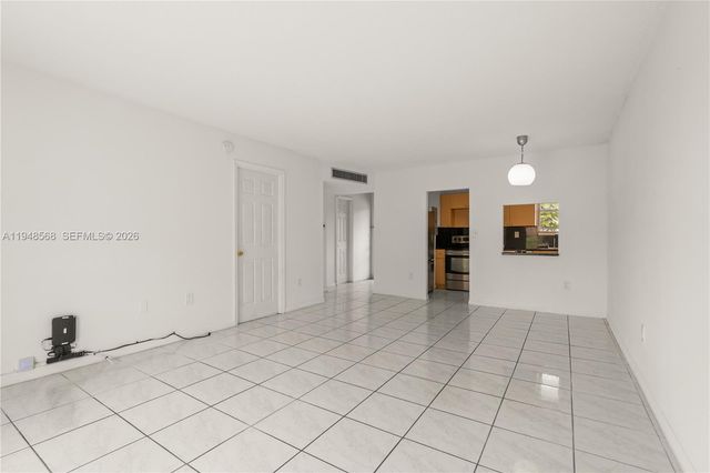 1700 NE 191st St 202, Miami, FL 33179