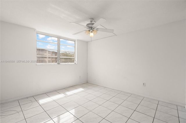1700 NE 191st St 202, Miami, FL 33179