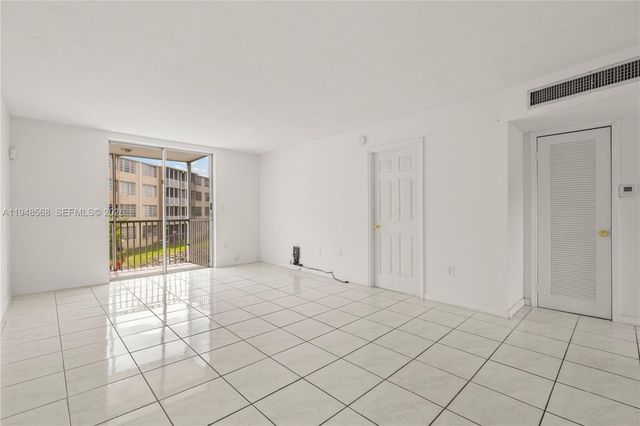 1700 NE 191st St 202, Miami, FL 33179