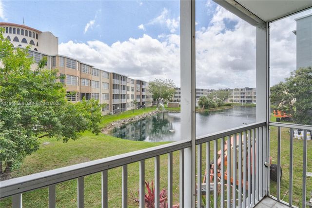 1700 NE 191st St 202, Miami, FL 33179