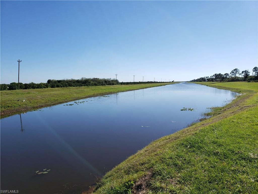 647 Naples AVE, LEHIGH ACRES, FL 33974 — photo 4