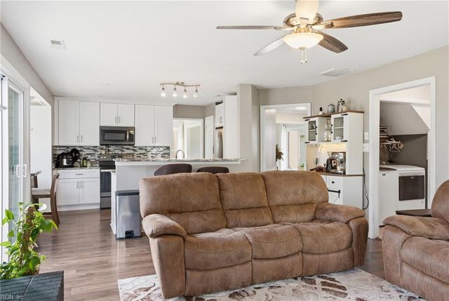 405 Dahoon CT, Chesapeake, VA 23320