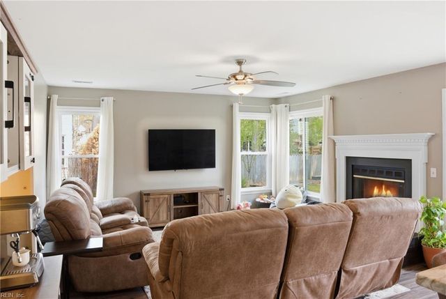 405 Dahoon CT, Chesapeake, VA 23320