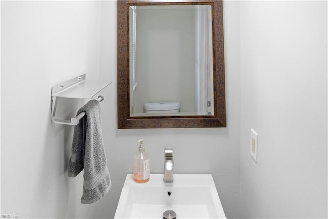 405 Dahoon CT, Chesapeake, VA 23320