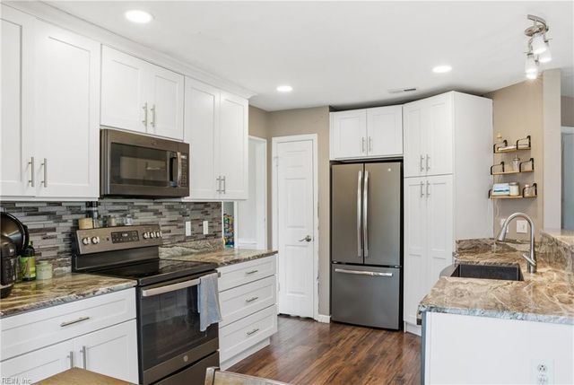 405 Dahoon CT, Chesapeake, VA 23320