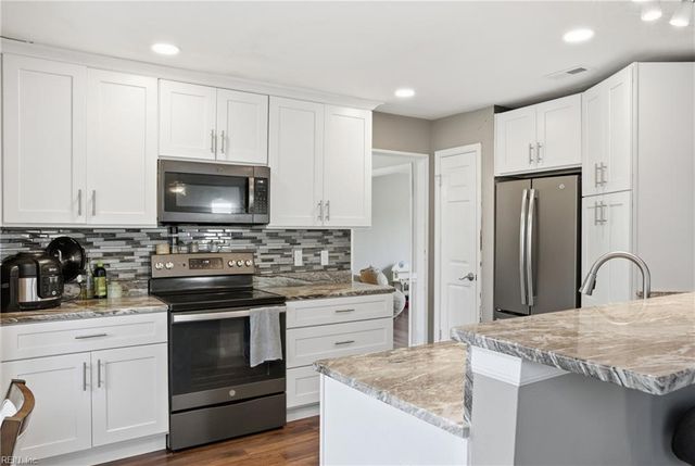 405 Dahoon CT, Chesapeake, VA 23320