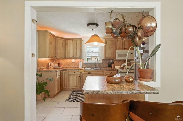 1729 Casement Road, Manhattan, KS 66502