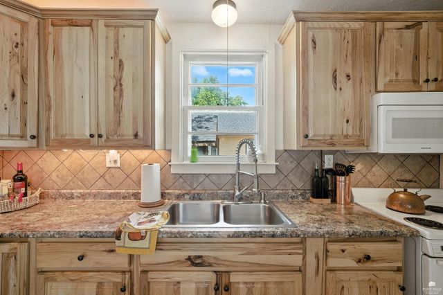 1729 Casement Road, Manhattan, KS 66502