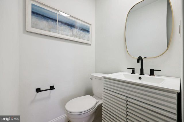 606 NW HAMILTON ST NW, Washington, DC 20011