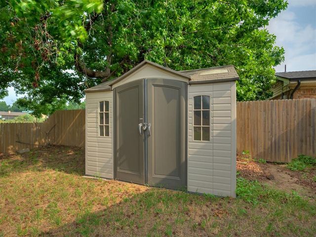3205 N Shannon Avenue, Bethany, OK 73008
