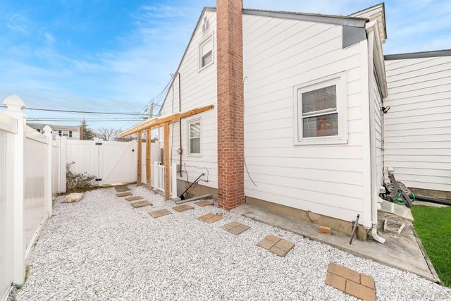 315 Cedar Court, Copiague, NY 11726