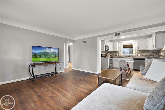 45252 Platt Street, Utica, MI 48317