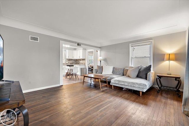 45252 Platt Street, Utica, MI 48317