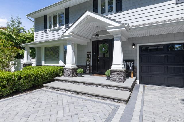 27 Winslow Lane, Smithtown, NY 11787
