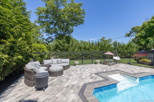 27 Winslow Lane, Smithtown, NY 11787