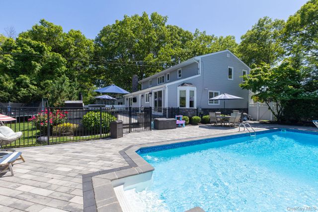 27 Winslow Lane, Smithtown, NY 11787
