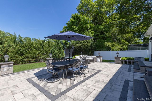 27 Winslow Lane, Smithtown, NY 11787