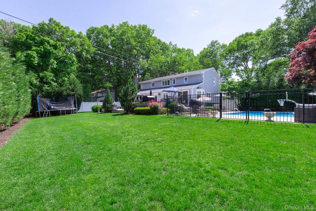 27 Winslow Lane, Smithtown, NY 11787