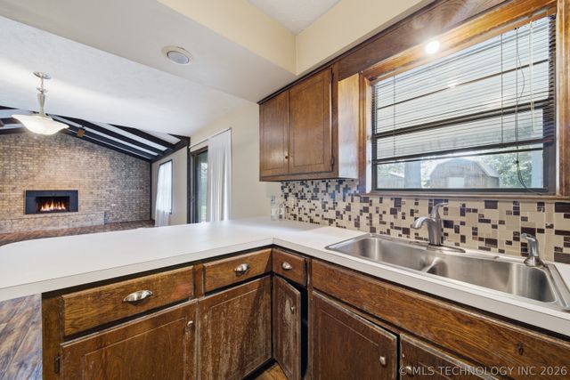 902 Cardinal Lane, Okmulgee, OK 74447