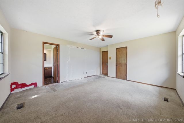 902 Cardinal Lane, Okmulgee, OK 74447