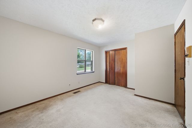 902 Cardinal Lane, Okmulgee, OK 74447