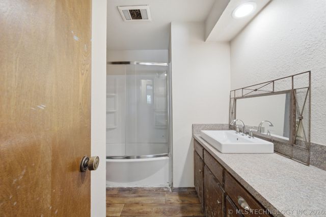 902 Cardinal Lane, Okmulgee, OK 74447
