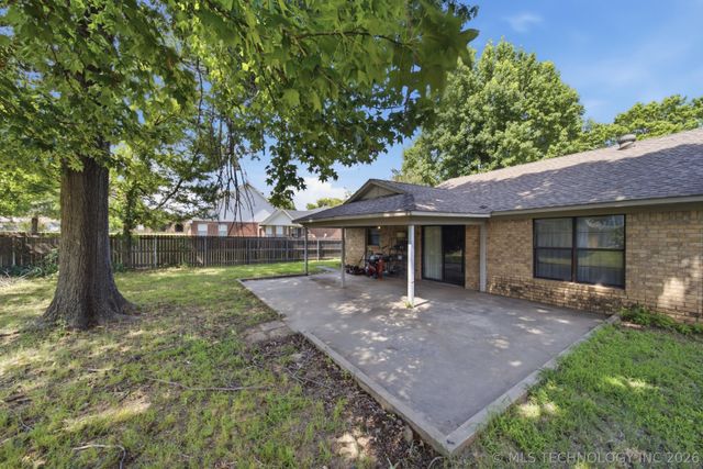 902 Cardinal Lane, Okmulgee, OK 74447