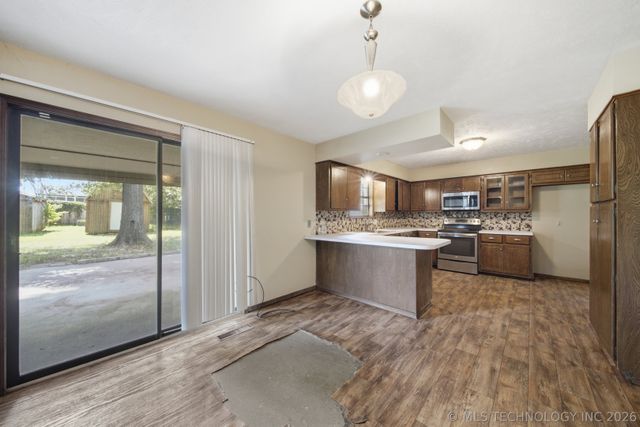 902 Cardinal Lane, Okmulgee, OK 74447
