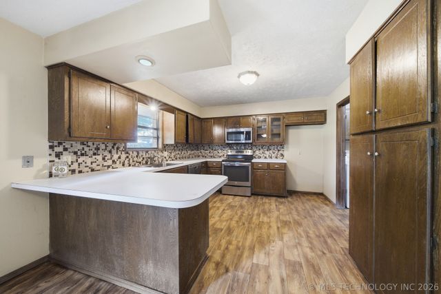 902 Cardinal Lane, Okmulgee, OK 74447