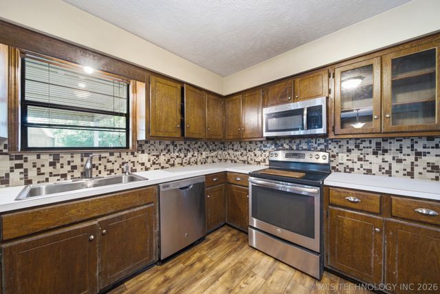 902 Cardinal Lane, Okmulgee, OK 74447