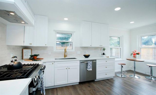 5313 De Lange Lane, Houston, TX 77092